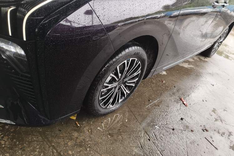 Used FORTHING Xinghai V9 2026 Model, More Enjoyment Series, 200km Luxury Edition Exterior 1