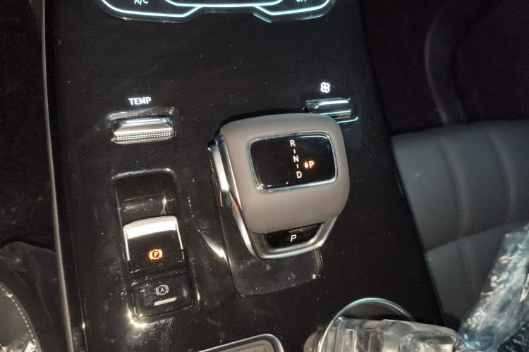 Used FORTHING Xinghai V9 2026 Model, More Enjoyment Series, 200km Comfort Edition Gear Lever
