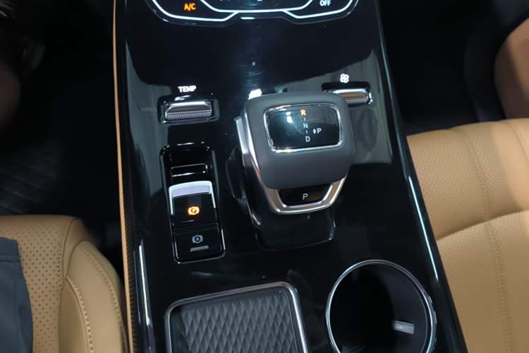 Used FORTHING Xinghai V9 2026 Model, More Enjoyment Series, 200km Comfort Edition Gear Lever
