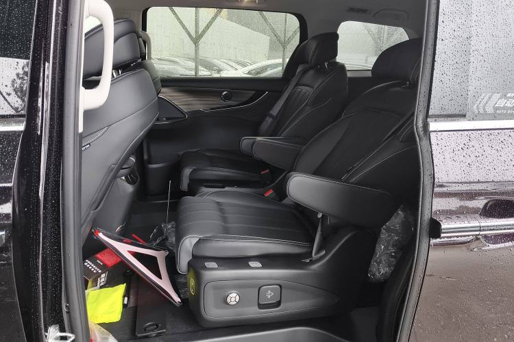 Used FORTHING Xinghai V9 2026 Model, More Enjoyment Series, 200km Luxury Edition Interior 4