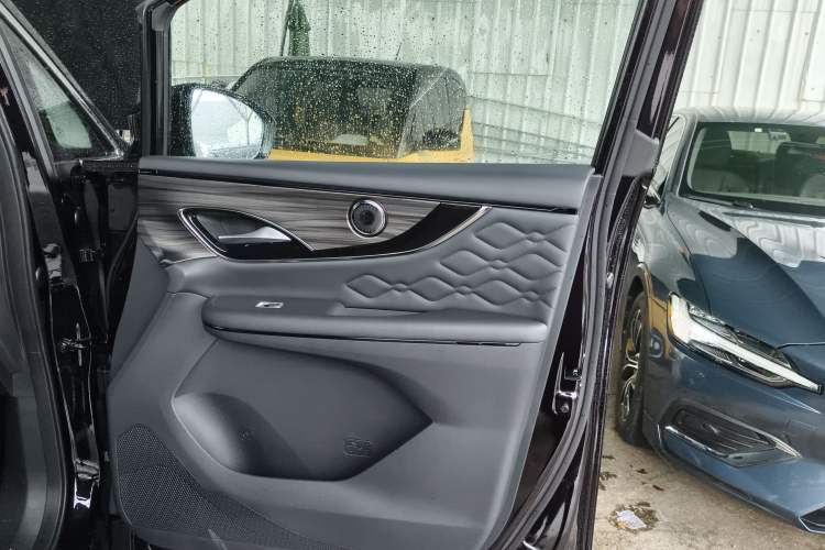 Used FORTHING Xinghai V9 2026 Model, More Enjoyment Series, 200km Luxury Edition Interior 5