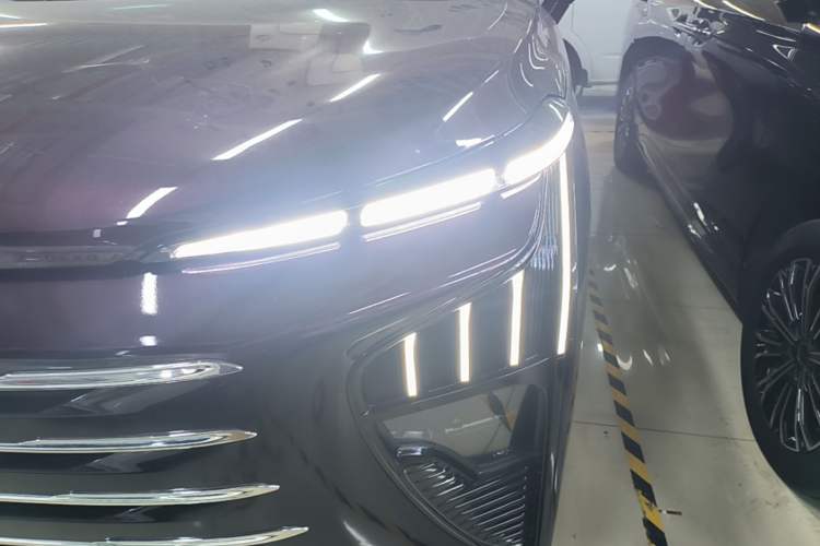 Used FORTHING Xinghai V9 2026 Model, More Enjoyment Series, 200km Comfort Edition Left Front Headlight