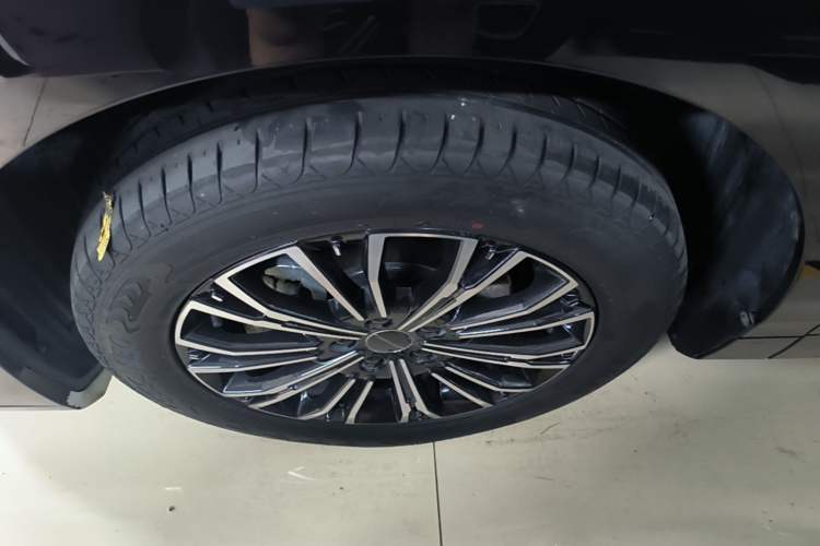 Used FORTHING Xinghai V9 2026 Model, More Enjoyment Series, 200km Comfort Edition Left Front Wheel Hub