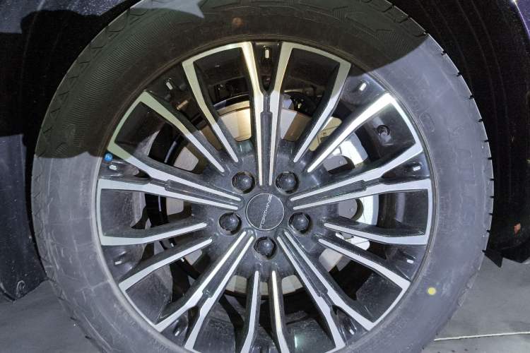 Used FORTHING Xinghai V9 2026 Model, More Enjoyment Series, 200km Comfort Edition Right Front Wheel Hub