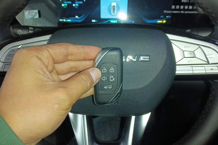 Used FORTHING Xinghai V9 2026 Model, More Enjoyment Series, 200km Comfort Edition Vehicle Key