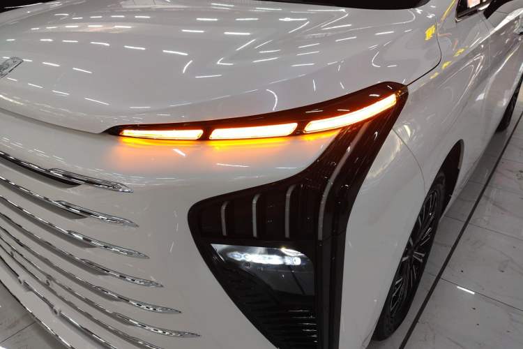 Used FORTHING Xinghai V9 2026 Model, More Enjoyment Series, 200km Comfort Edition Left Front Headlight