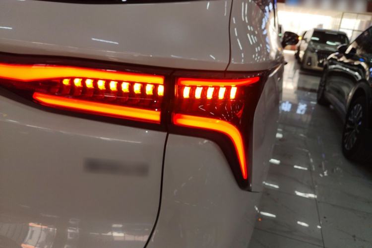 Used FORTHING Xinghai V9 2026 Model, More Enjoyment Series, 200km Comfort Edition Right Rear Taillight