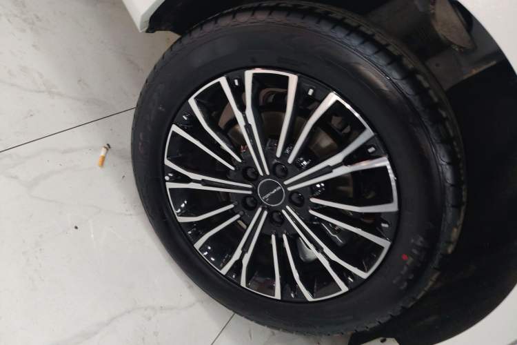 Used FORTHING Xinghai V9 2026 Model, More Enjoyment Series, 200km Comfort Edition Right Rear Wheel Hub
