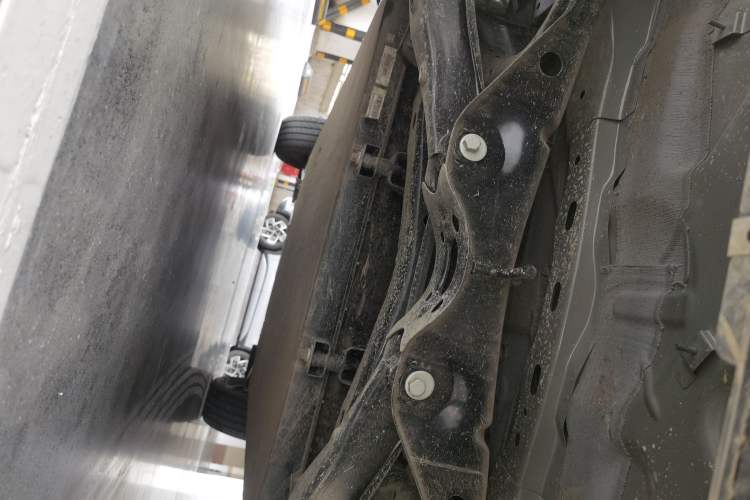 Used FORTHING Xinghai X5 2025 Model, 530 Executive Edition Chassis Rear
