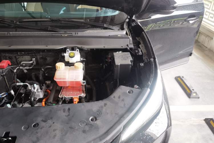 Used FORTHING Xinghai X5 2025 Model, 530 Executive Edition Engine Bay Left