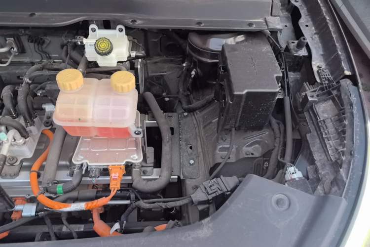 Used FORTHING Xinghai X5 2025 Model, 530 Executive Edition Engine Bay Left