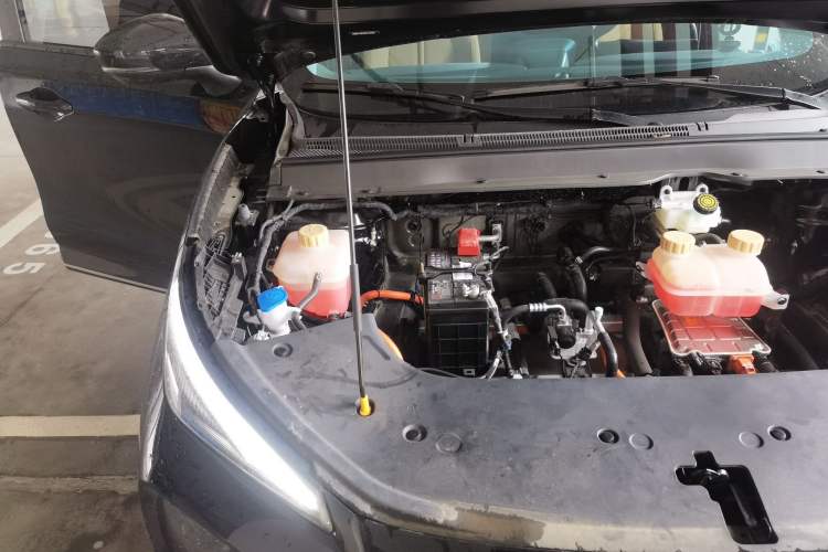 Used FORTHING Xinghai X5 2025 Model, 530 Executive Edition Engine Bay Right
