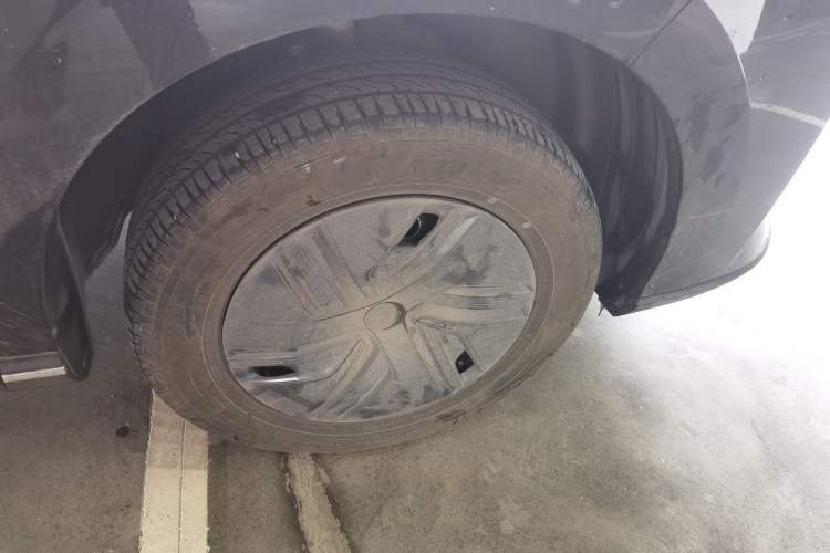 Used FORTHING Xinghai X5 2025 Model, 530 Executive Edition Right Front Wheel Hub