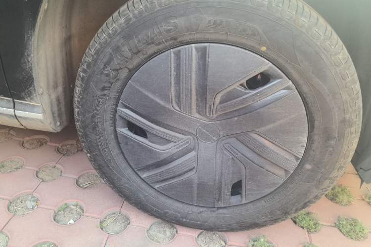 Used FORTHING Xinghai X5 2025 Model, 530 Executive Edition Right Front Wheel Hub