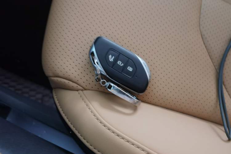 Used FORTHING Xinghai X5 2025 Model, 530 Executive Edition Vehicle Key
