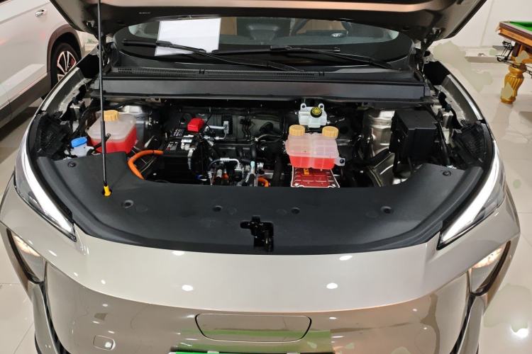 Used FORTHING Xinghai X5 2025 Model, 530 Executive Edition Engine Bay