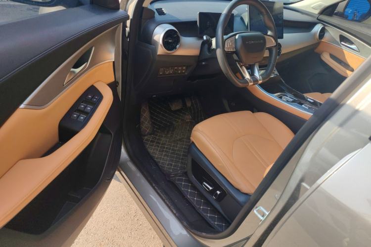 Used FORTHING Xinghai X5 2025 Model, 530 Executive Edition Interior 3