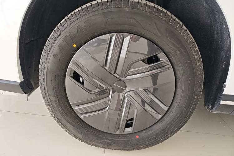 Used FORTHING Xinghai X5 2025 Model, 530 Executive Edition Left Front Wheel Hub