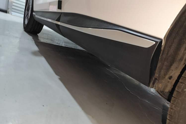 Used FORTHING Xinghai X5 2025 Model, 530 Executive Edition Left Side Sill