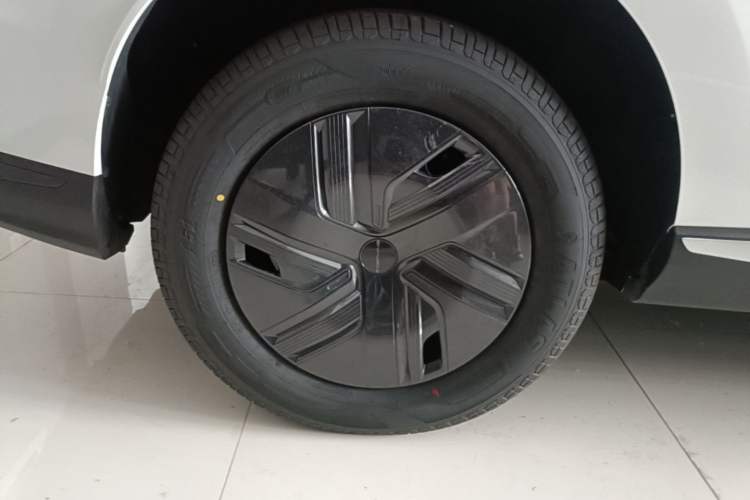 Used FORTHING Xinghai X5 2025 Model, 530 Executive Edition Right Rear Wheel Hub