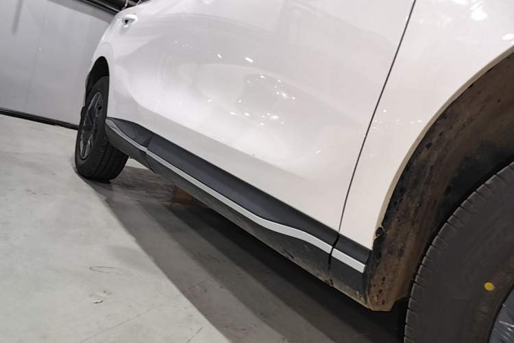 Used FORTHING Xinghai X5 2025 Model, 530 Executive Edition Right Side Sill