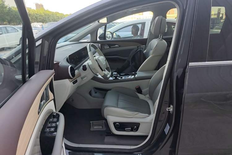 Used FORTHING Yacht 2022 1.5T DCT Chasing Wind Edition Left Front Seat