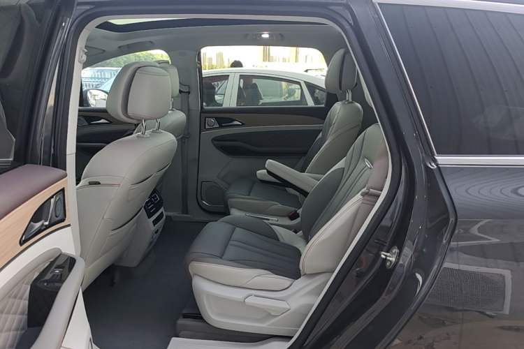 Used FORTHING Yacht 2022 1.5T DCT Chasing Wind Edition Left Rear Seat