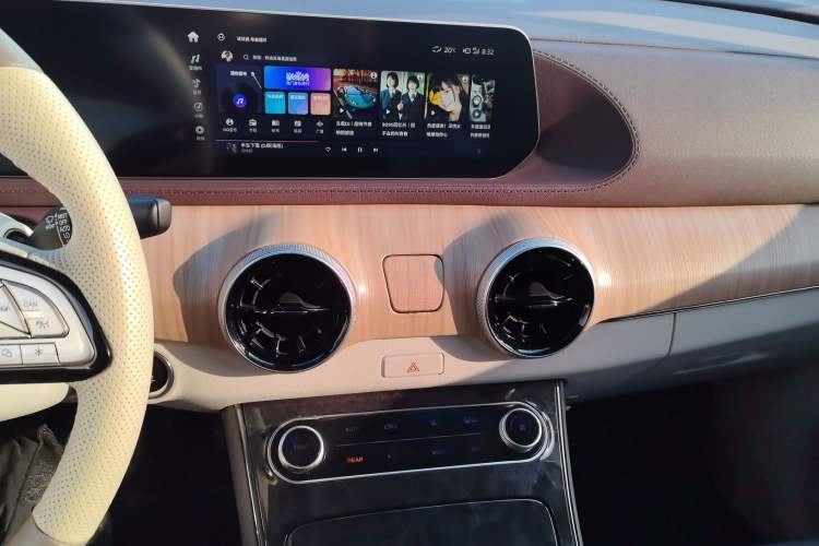 Used FORTHING Yacht 2022 1.5T DCT Chasing-the-Waves Edition Audio And AC Panel