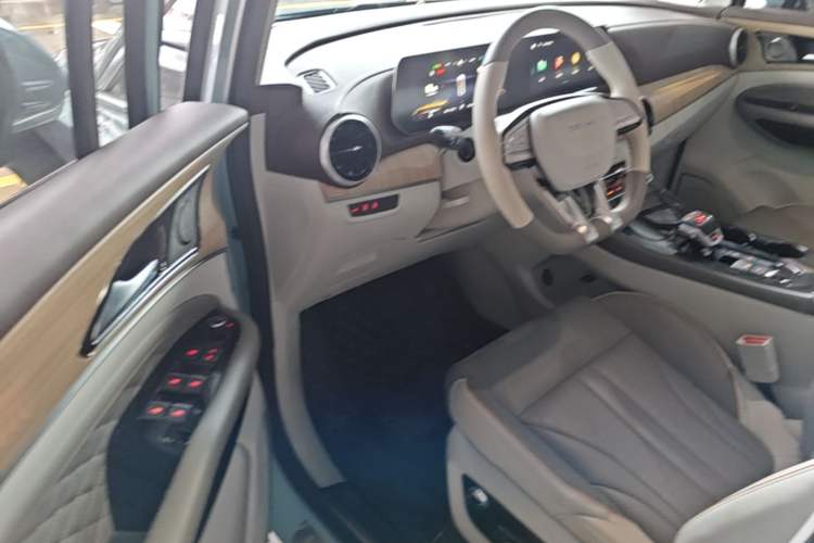 Used FORTHING Yacht 2022 1.5T DCT Chasing-the-Waves Edition Driver Seat