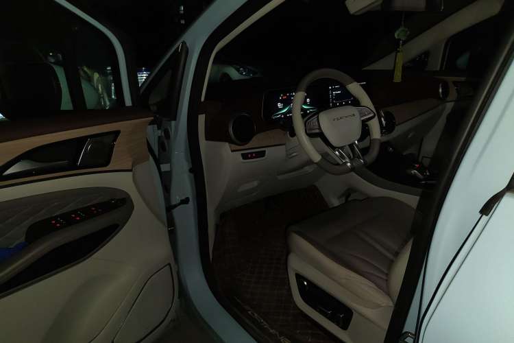 Used FORTHING Yacht 2022 1.5T DCT Chasing Wind Edition Driver Seat