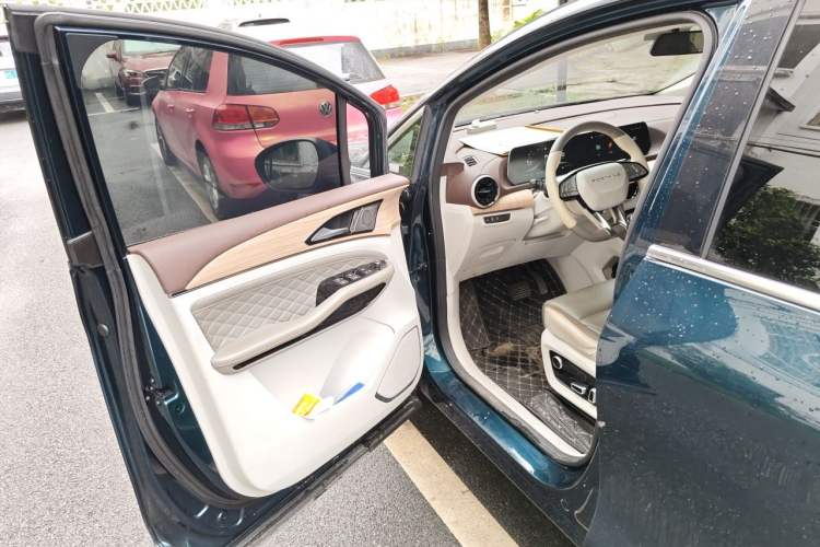 Used FORTHING Yacht 2022 1.5T DCT Chasing-the-Waves Edition Driver Seat