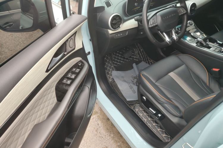 Used FORTHING Yacht 2022 1.5T DCT Chasing-the-Waves Edition Interior 1