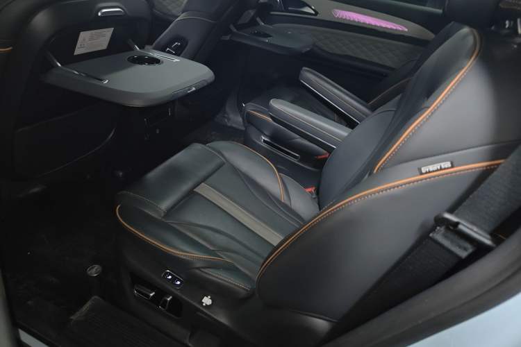Used FORTHING Yacht 2022 1.5T DCT Chasing-the-Waves Edition Interior 1