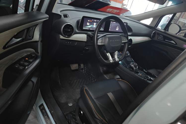 Used FORTHING Yacht 2022 1.5T DCT Chasing-the-Waves Edition Interior 2