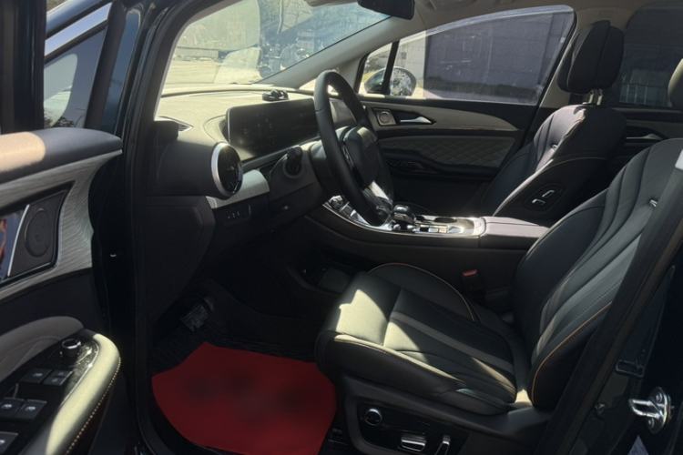 Used FORTHING Yacht 2022 1.5T DCT Chasing-the-Waves Edition Interior 2