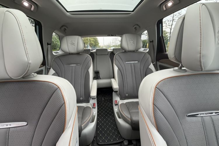 Used FORTHING Yacht 2022 1.5T DCT Chasing-the-Waves Edition Interior 2