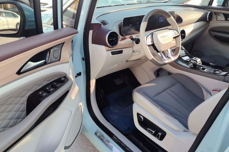 Used FORTHING Yacht 2022 1.5T DCT Chasing-the-Waves Edition Interior 3