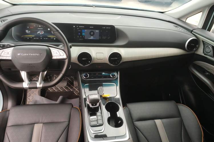 Used FORTHING Yacht 2022 1.5T DCT Chasing-the-Waves Edition Interior 3