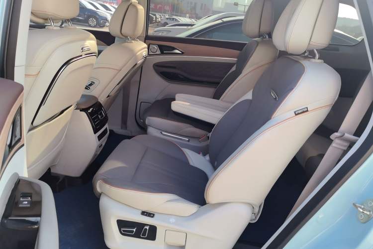 Used FORTHING Yacht 2022 1.5T DCT Chasing-the-Waves Edition Interior 4