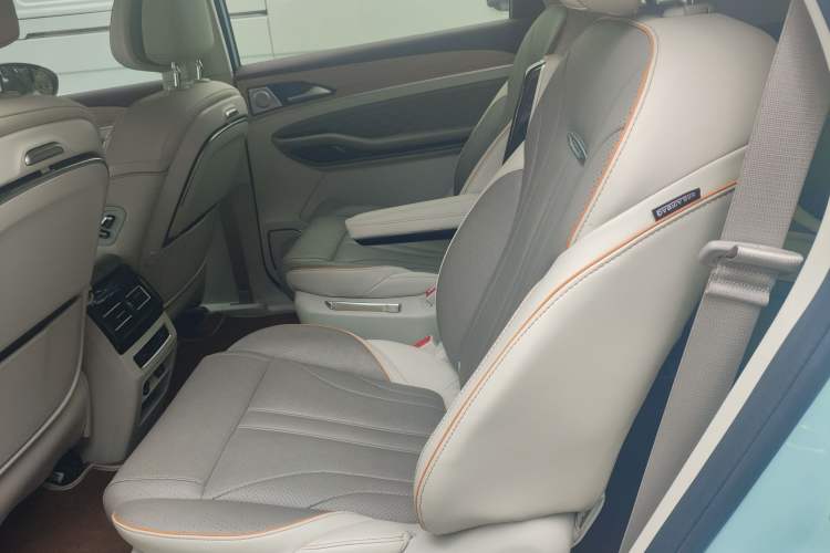 Used FORTHING Yacht 2022 1.5T DCT Chasing-the-Waves Edition Left Rear Seat