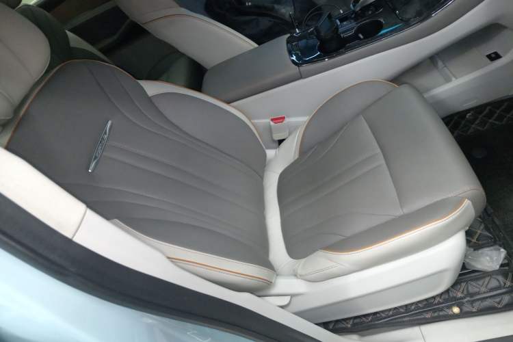 Used FORTHING Yacht 2022 1.5T DCT Chasing Wind Edition Right Front Seat