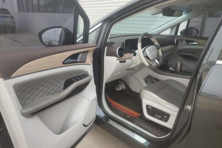 Used FORTHING Yacht 2022 1.5T DCT Lan Yue Edition Driver Seat