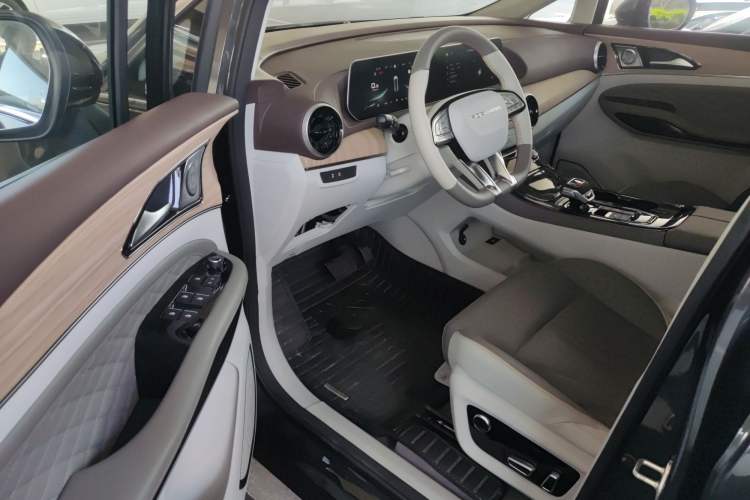 Used FORTHING Yacht 2022 1.5T DCT Chasing Wind Edition Driver Seat