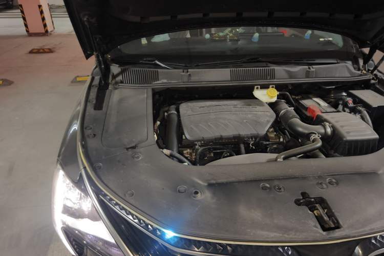 Used FORTHING Yacht 2022 1.5T DCT Chasing-the-Waves Edition Engine Bay Right