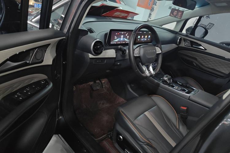 Used FORTHING Yacht 2022 1.5T DCT Chasing Wind Edition Interior 2