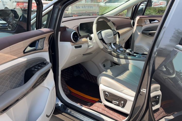 Used FORTHING Yacht 2022 1.5T DCT Chasing-the-Waves Edition Interior 2