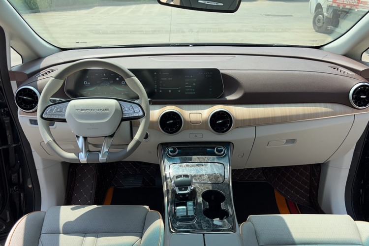 Used FORTHING Yacht 2022 1.5T DCT Chasing-the-Waves Edition Interior 3
