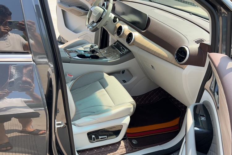 Used FORTHING Yacht 2022 1.5T DCT Chasing-the-Waves Edition Interior 4