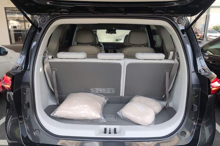 Used FORTHING Yacht 2022 1.5T DCT Chasing Wind Edition Trunk