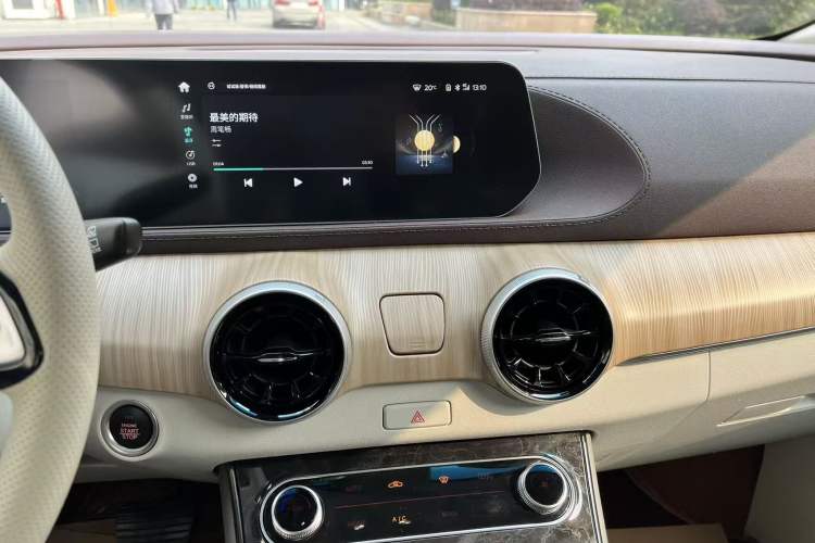 Used FORTHING Yacht 2022 1.5T DCT Chasing-the-Waves Edition Audio And AC Panel